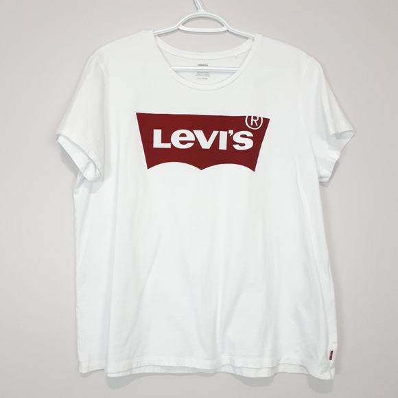Levi's Tops - LEVI'S White Graphic Tee
